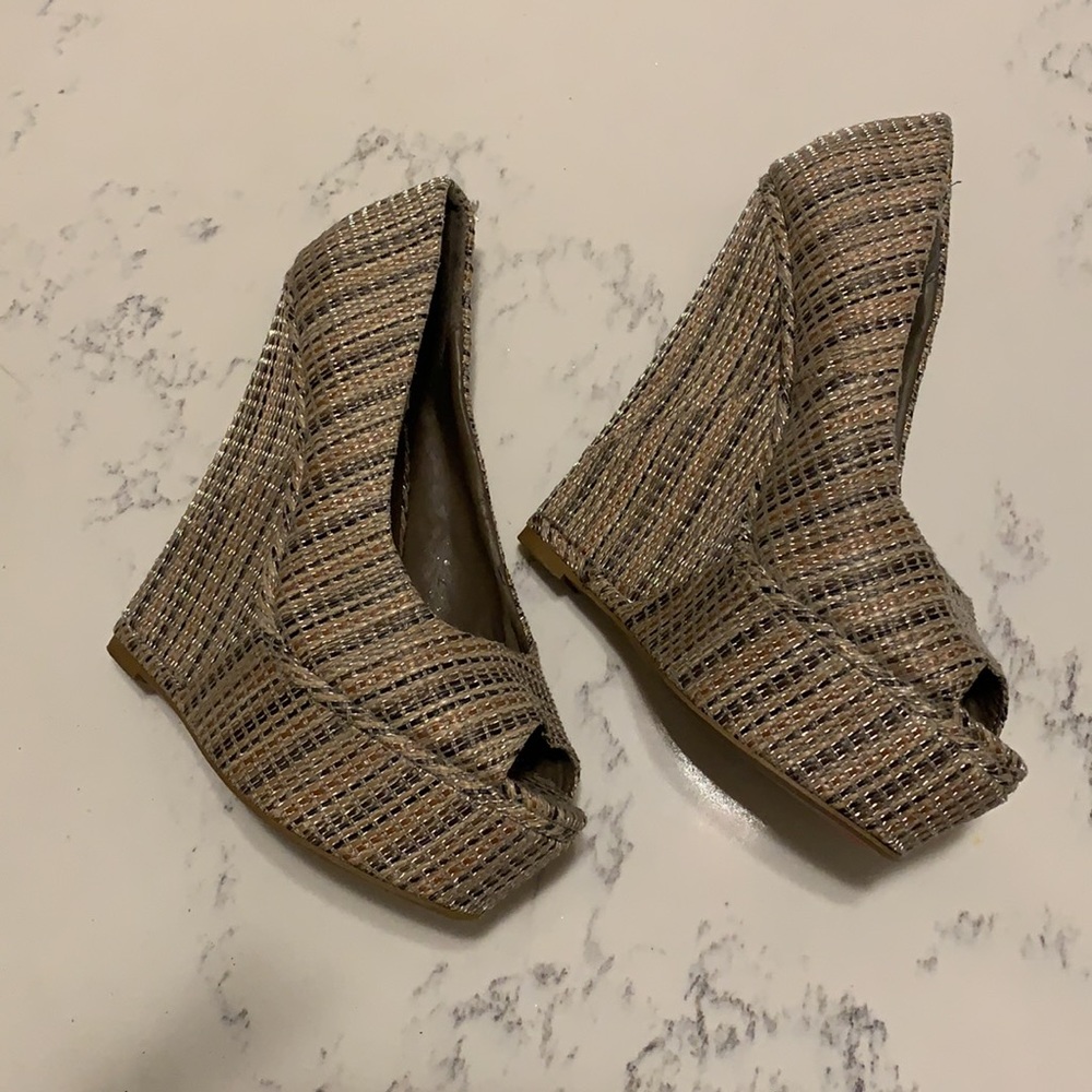 Shoedazzle multi-corn stitch wedges. 6 inches